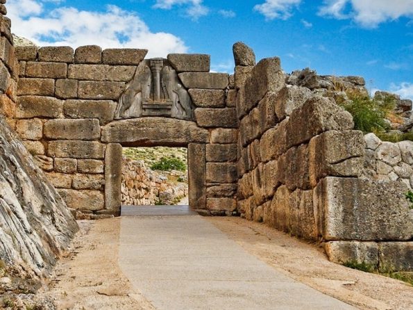 The-road-to-Lion-Gate-1.240-B.C.-Mycenae-Greece-min